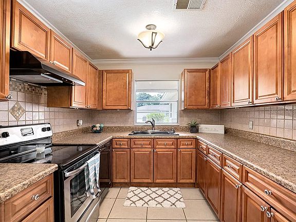 5th image of 236 Pine Winds Dr
