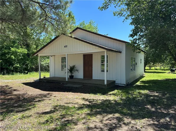 402 Grand Ave, Poteau, OK 74953