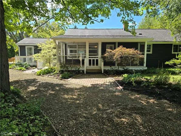 1800 Liberty Dr, Akron, OH 44313
