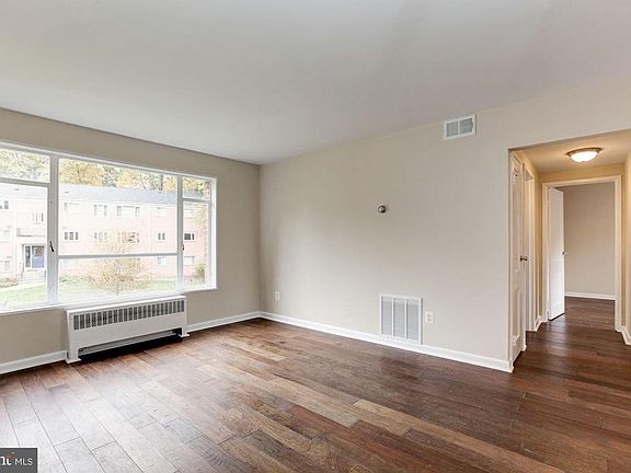 2nd image of 10419 Montrose Ave APT 101