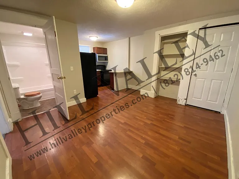 926 Center St — Photo 2