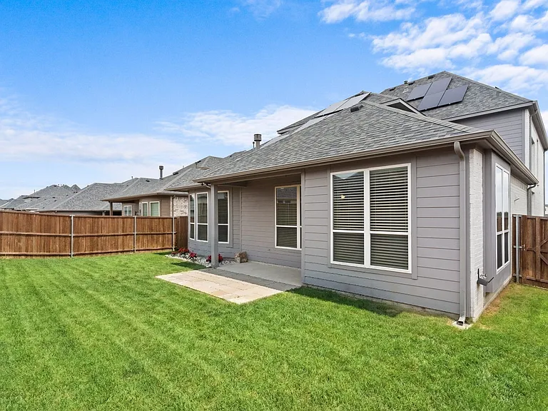 704 Fencerow Trl — Photo 32