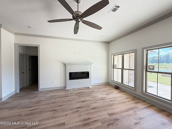 5th image of 150 Stapleton Dr
