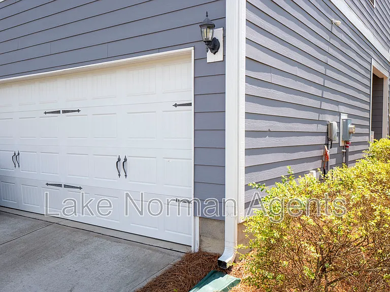 1034 Lyndon Station Dr — Photo 6