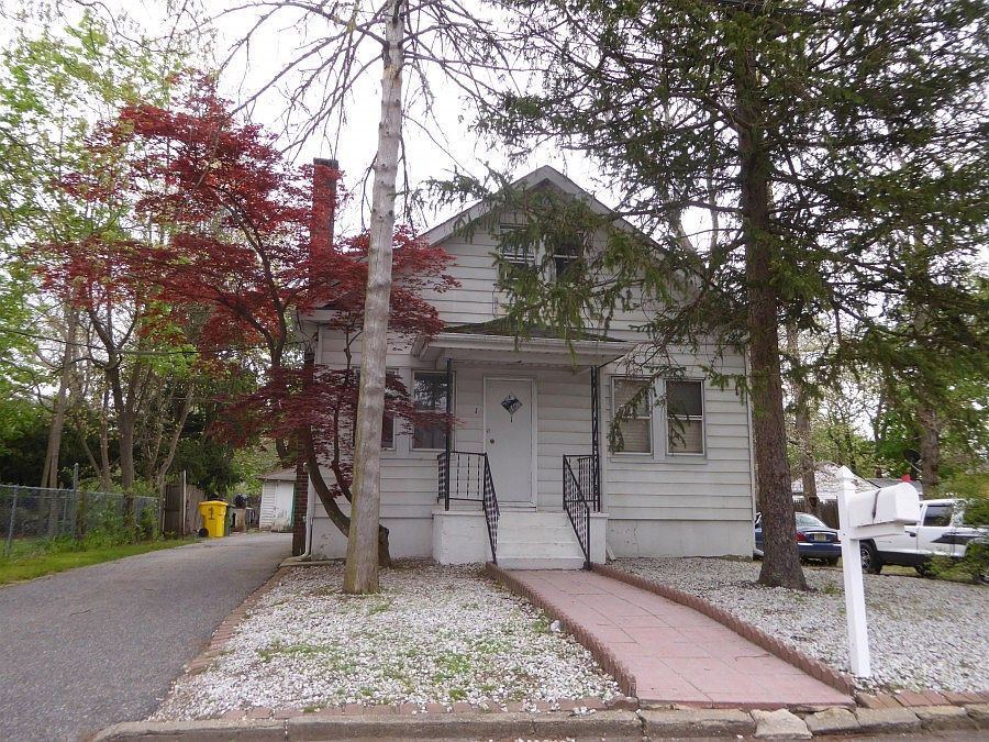 1st image of 1 S Oakland St