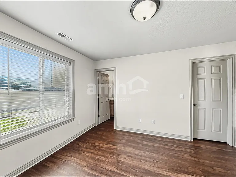 186 W Gate Ln — Photo 10