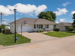 714 Harris Ln, Cameron, MO 64429