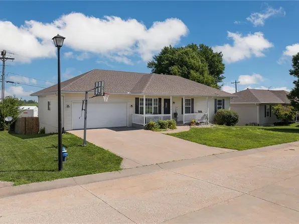 714 Harris Ln, Cameron, MO 64429