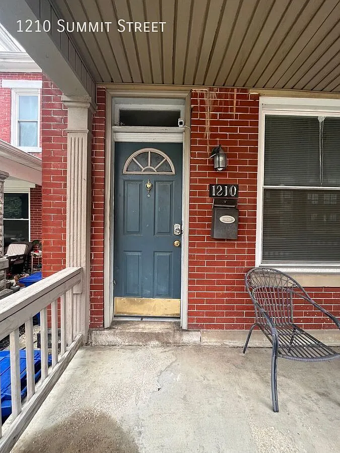 3 Bed on Summit Available Fall 2027!! — Photo 2