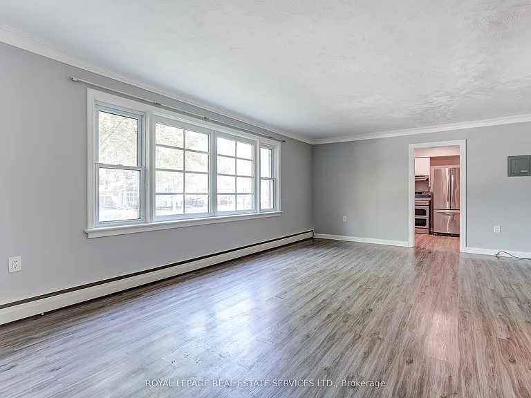 302 Maple Ave #MAIN FLOOR — Photo 8