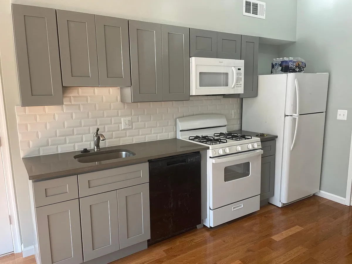 Building Photo - 215 S 45th St #1