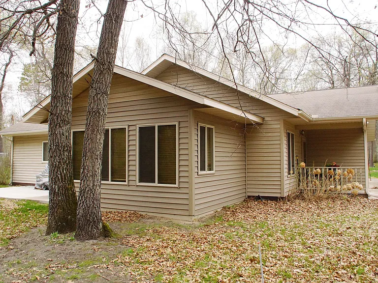 Side view of sun Rm & front Porch