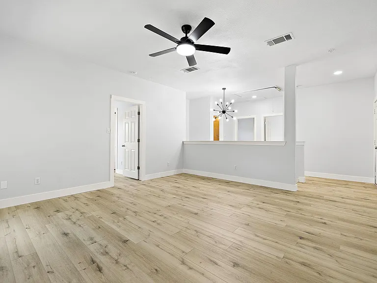 502 Sherwood Ct — Photo 24