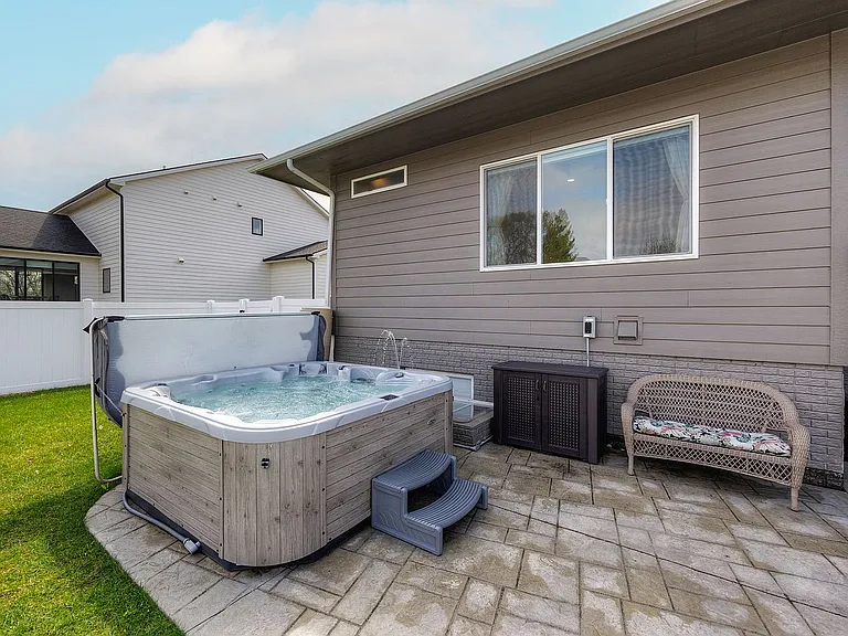 14301 Sheridan Ave — Photo 15