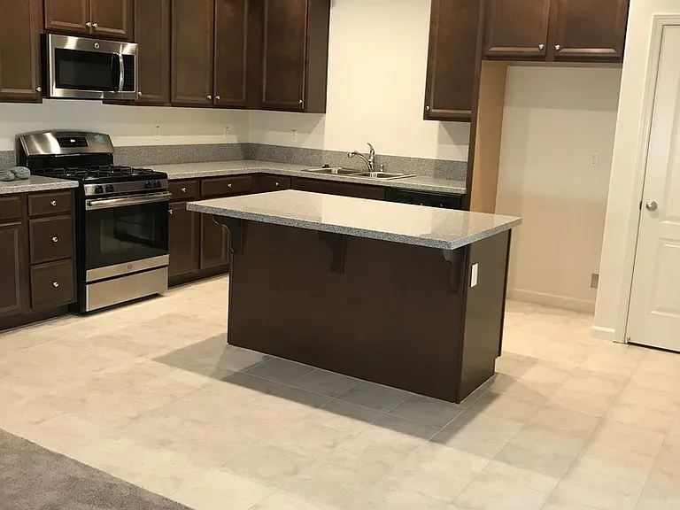407 Jacobs Dr — Photo 5