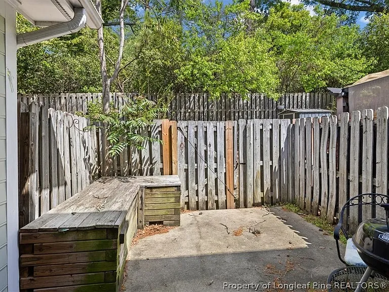 421 Cityview Ln — Photo 32