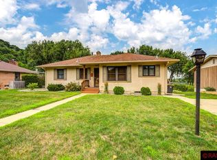 712 Lakeview Ave, North Mankato, MN 56003