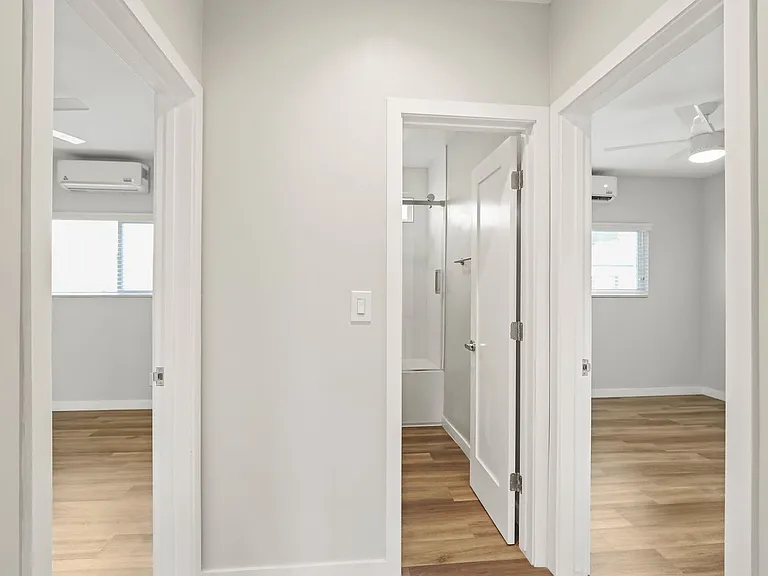 1352 W 36th Street apartments — Photo 38
