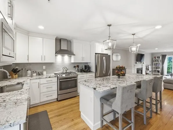 161 Chestnut St #C, Foxboro, MA 02035