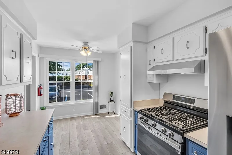 2 bed, 1.5 bath, $2,900 — Photo 4