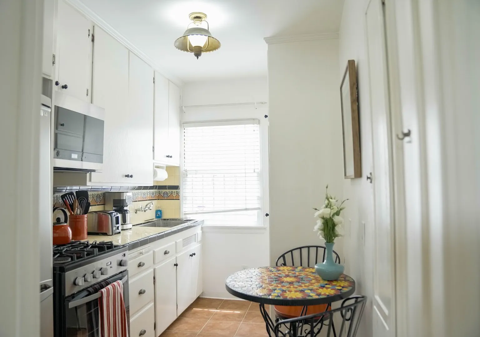 Bright Studio with Garden Access - Montana Ave — Photo 4