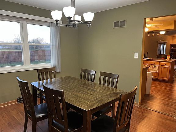 2nd image of 810 Greenridge Dr