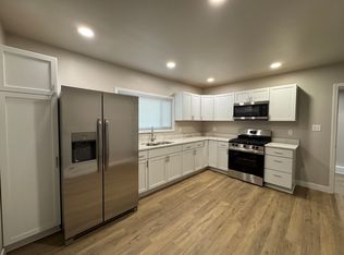 9521 Spring St, Highland, IN 46322