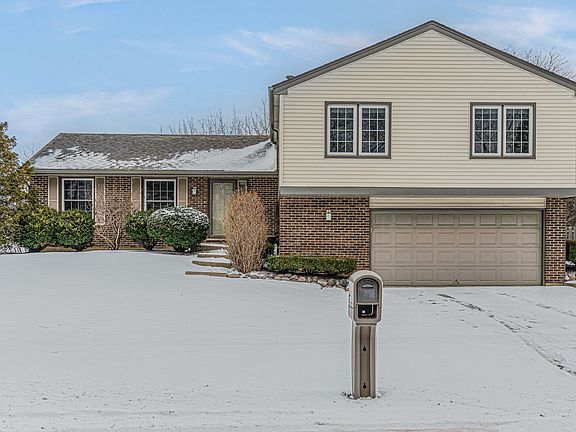 2nd image of 794 Stillwater Ct