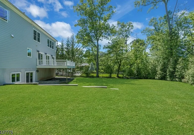 16 Exeter Rd — Photo 47