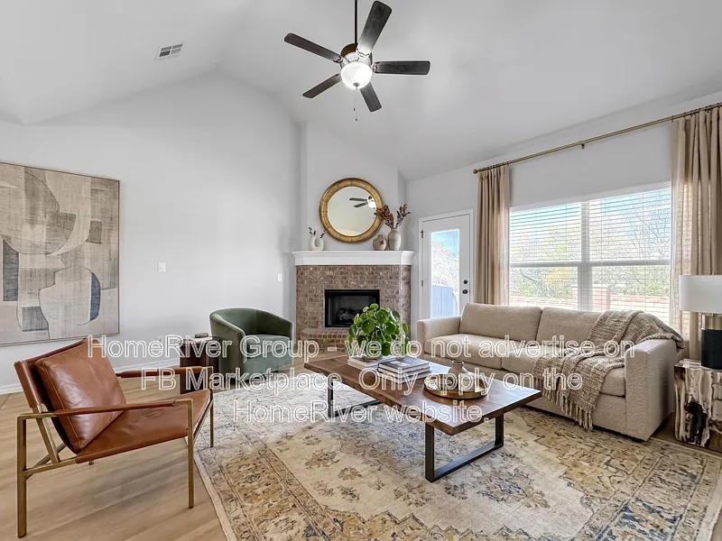 5 bed, 2.5 bath, 2142 sqft, $2,675 — Photo 2