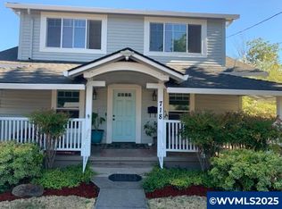 718 Pine St, Silverton, OR 97381