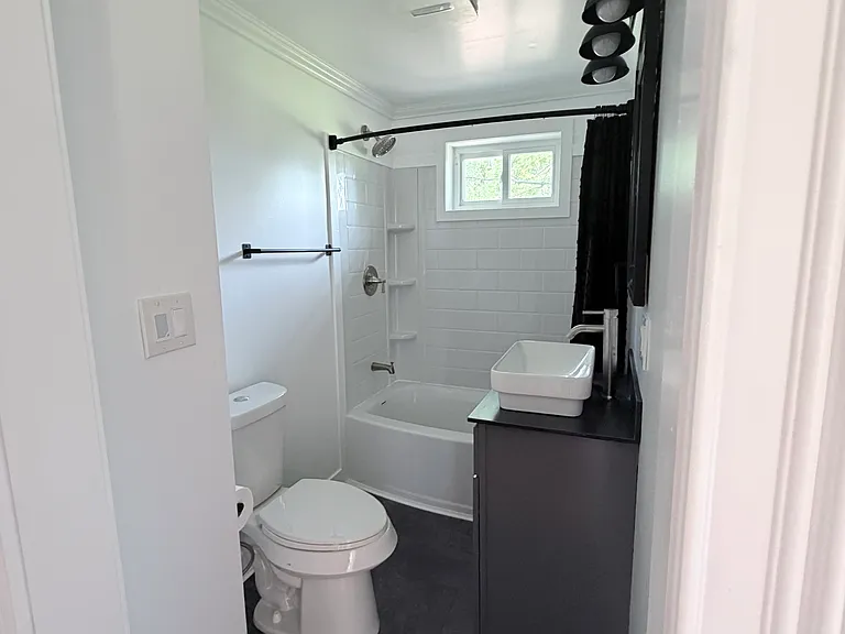 2760 Niagara Rd — Photo 9