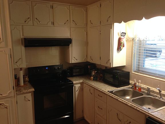 4th image of 2902 S Ward Ave