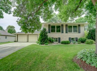 5711 Pembroke Dr, Fitchburg, WI 53711