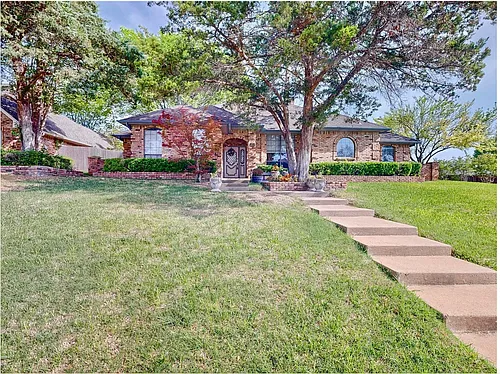 1401 Covington Dr Photo 1