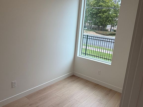 3rd image of 316 E Jessica View Ln
