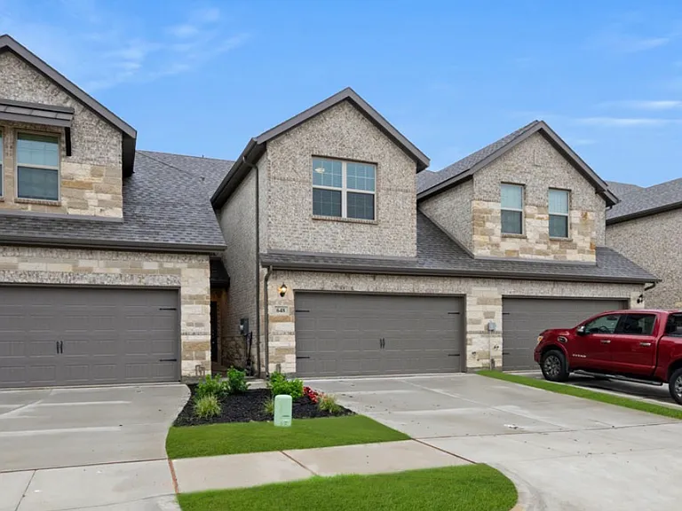 648 Sandiford Ct — Photo 1