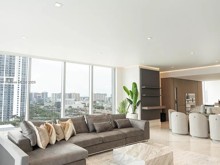 18501 Collins Ave #1104 — Photo 4