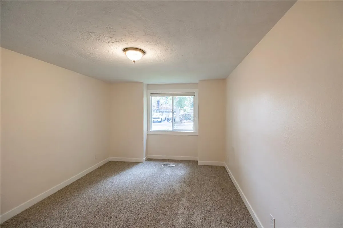 3 bed, 1635 sqft, $2,900 — Photo 2