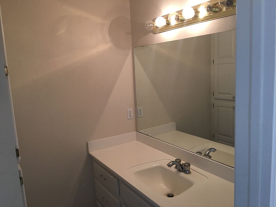 2nd bedroom bathroom 