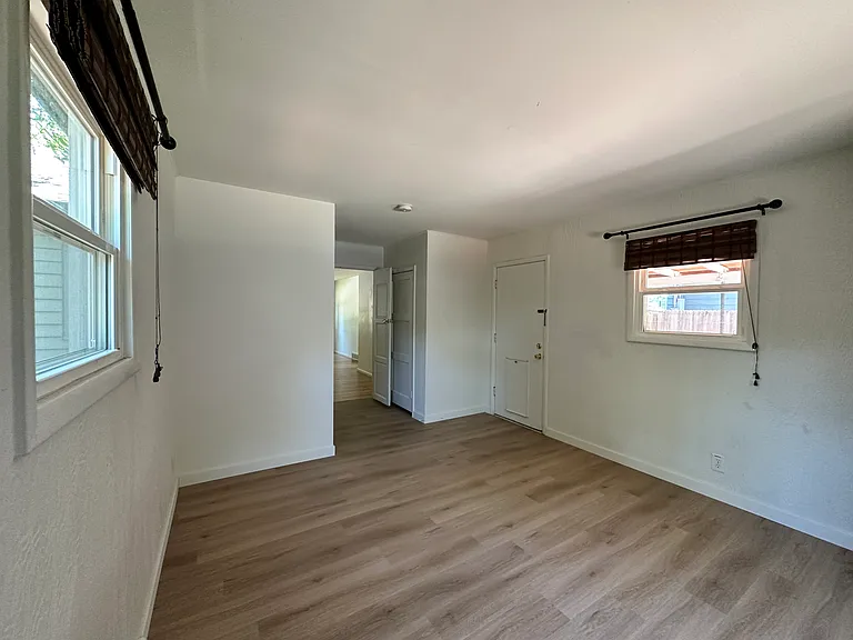 2633 S Race St — Photo 43