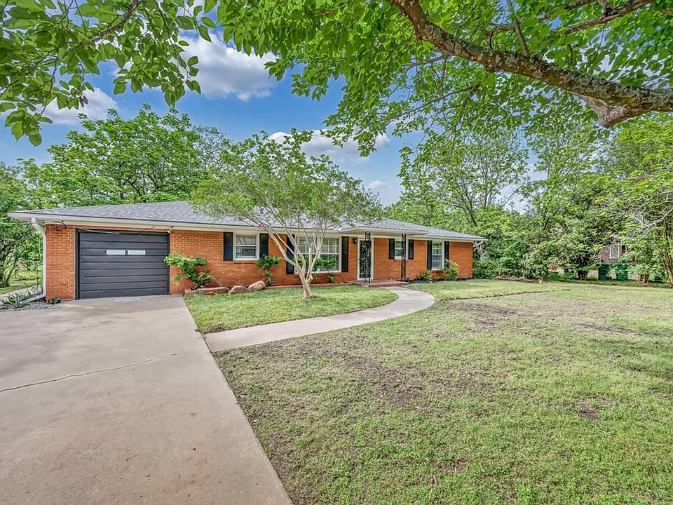 311 E Newland Dr