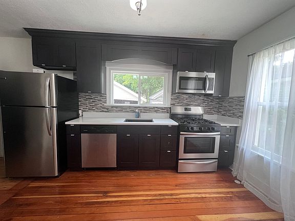 3rd image of 35 Dwight Ave SE