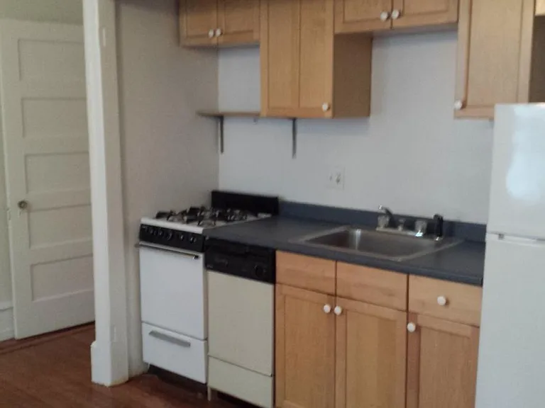 1953 Locust St #2R — Photo 3