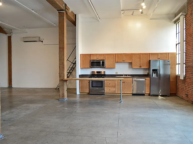 1250 Long Beach — Photo 19