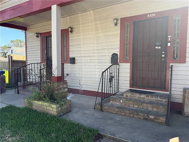 5450-52 Burgundy St — Photo 2