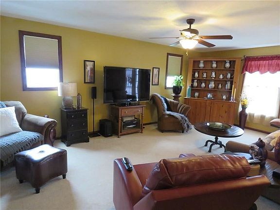 5th image of 15 Hillcrest Dr