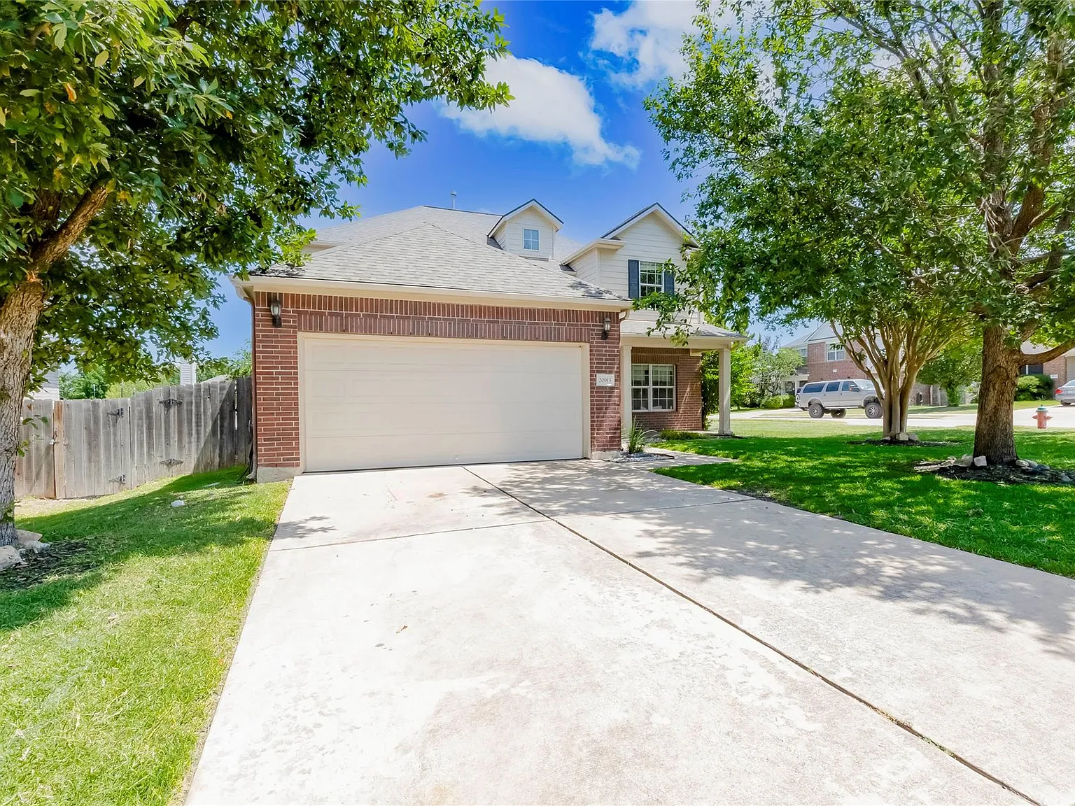 4 bed, 2.5 bath, 2359 sqft, $2,275 — Photo 2