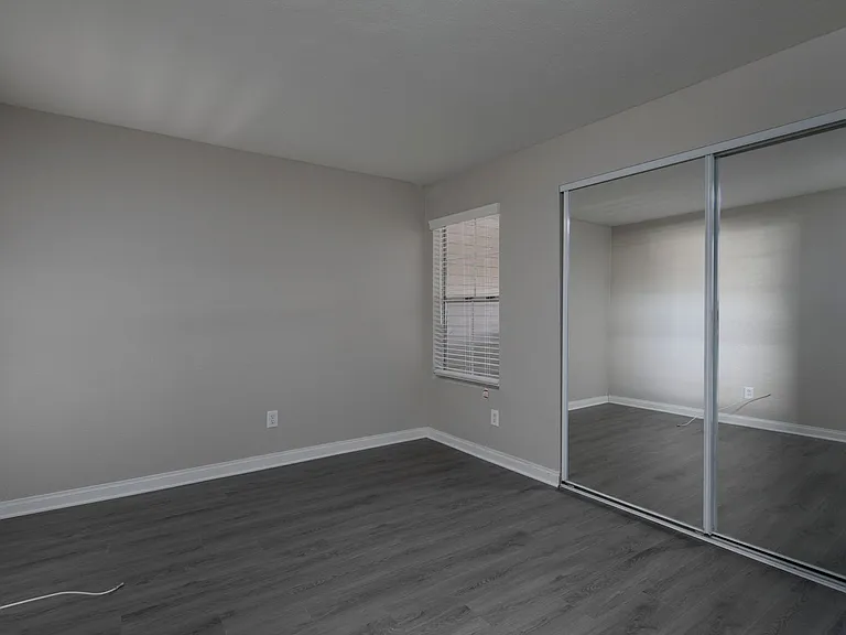 Willow Creek Apartments — Photo 31