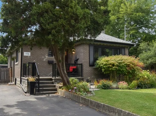 154 Ewen Rd, Hamilton, ON L8S 3C7